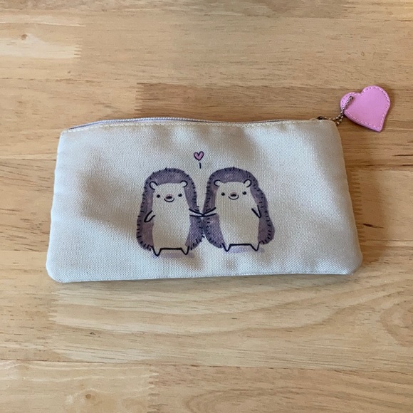 Hedgehog zippered pouch - Picture 3 of 6